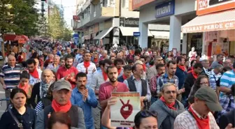 Antalya'da Kırmızı Fularlı Eylem