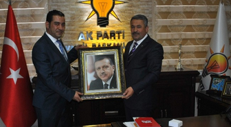 Aday Adayı Mühendisten Başbakan Portreli Başvuru