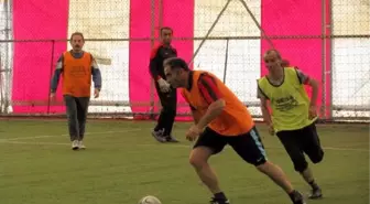 Çorum Valisi, Gazetecilerle Sahada Karşı Karşıya Geldi