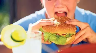 Hormonlu Gıdalar Çocuklarda Erken Erkenliğe Yol Açıyor