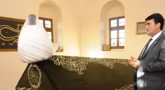 Şehit Padişahın İki Kabrine de Aynı Örtü