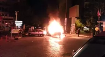 Kardeşini Bıçaklayan Taksicinin Aracını Ateşe Verdi (3)