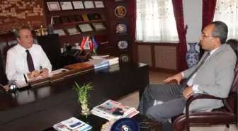 Ünver, Tabipler Konağı Anahtarını, Dr. Hakan Serçe'ye Teslim Etti