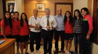 'Kızlarımızın Başarısı Beni Gururlandırdı'