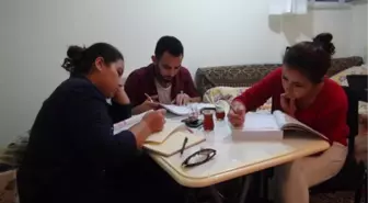 Edirne'de Üniversite Öğrencilerinden 'Kızlı-Erkekli' Tepkisi