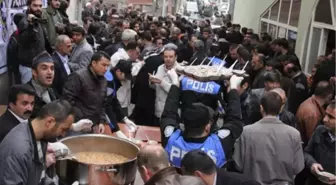 Hakkari Polisi, Vatandaşlara Aşure Dağıttı