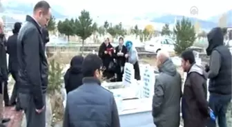 Van'daki deprem Sebahattin Yılmaz kabri başında anıldı