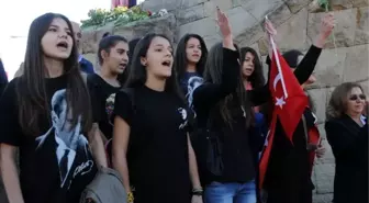 Atatürk, Çiçek ve Andımız'la Anıldı