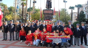 Atatürk Şiir ve Skeçlerle Hatırlandı