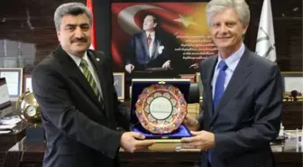Avusturya Büyükelçisi, Zirve Üniversitesi'ni Ziyaret Etti