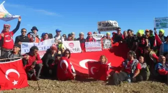 İzmirli Dağcılar Bozdağ'a 'Atatürk' İçin Tırmandı