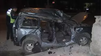 Otomobil Yoldan Çıkarak Cezaevi Duvarına Çarptı: 3 Ölü, 1 Yaralı