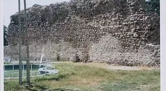 Sandıklı'daki Hisar Kalesi Yok Olma Tehlikesi ile Karşı Karşıya