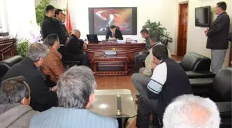 Gevaş'ta Taksiciler Bozulan Yollara İsyan Etti