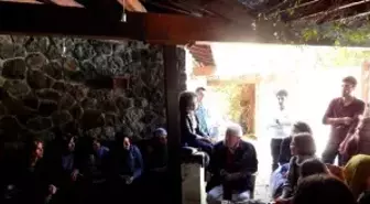 Aibü Öğrencileri Hayrettin Karaca'yı Ziyaret Ettiler