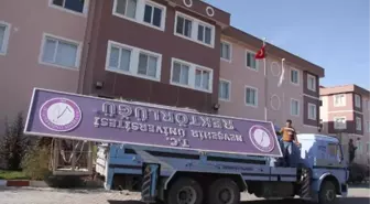 Nevşehir Üniversitesinde Tabelalar Söküldü