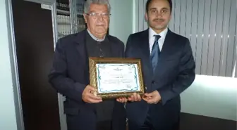 Müftü İzci'den Hayırsever Vatandaşa Teşekkür Belgesi