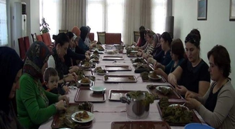Polis Eşlerinden Kermes Hazırlığı