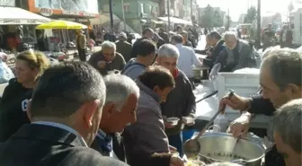 Saltukova'da Halka Aşure Dağıtıldı