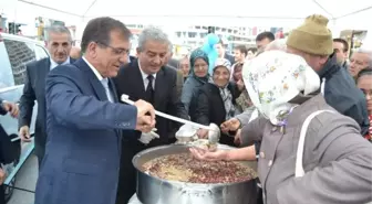 AK Parti Bursa İl Başkanlığı Aşure Dağıttı