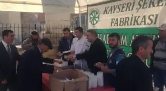 Kayseri Şeker Çiftçilerine Aşure İkram Etti