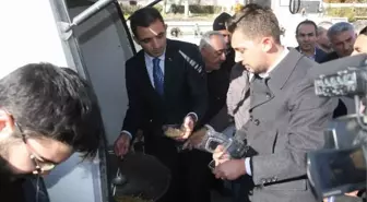 AK Parti Yozgat Belediye Başkan Aday Adayı Açıkgöz Vatandaşlara Aşure İkram Etti