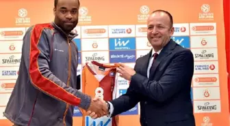 Galatasaray Liv Hospital'da Hairston'a İmza Töreni Yapıldı