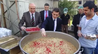 Kulp'ta Vatandaşlara Aşure Dağıtıldı