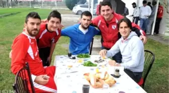 Futbolculara Hamsi Partisi