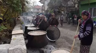 Gölbaşı İlçesinde 7 Kazan Aşure Bin Kişiye Dağıtıldı