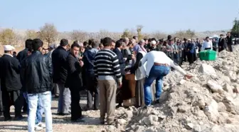 İş Hanındaki Yangında Ölen Osman Efe Toprağa Verildi