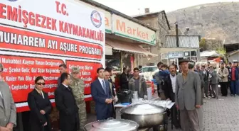 Çemişgezek Kaymakamlığı Halka Aşure Dağıttı