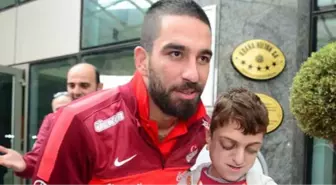 Görme Engelli Çocuk, Arda Turan'ı Duygulandırdı