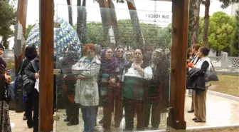 Konaklı Kadınlar Şehitlerin Huzurunda