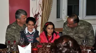 Adana Jandarma Bölge Komutanı Celepoğlu, Şehit Ailelerini Ziyaret Etti