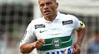 Alex ve Deivid, Coritiba'yı Kurtardı