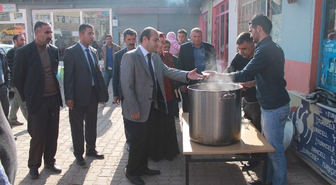 Yedisu Kaymakamlığı 500 Kişiye Aşure Dağıttı
