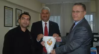 Abuzer Kabakaş, Görme Engelliler Spor Kulübü'nü Ziyaret Etti