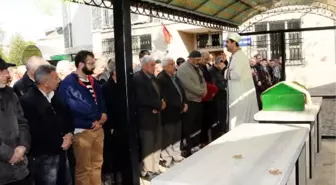 Annesi Elini Bırakınca Yola Fırlayan Bir Yaşındaki Kerem, Otomobilin Çarpması Sonucu Yaşamını...