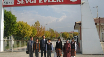 Öğrencilerden Bakıma Muhtaç Çocuklara Ziyaret