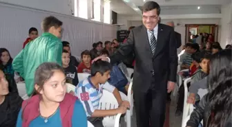 Öğrencilere 'Okudukça Değerlendiriyoruz' Kitabı