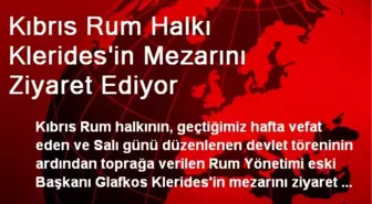 Kıbrıs Rum Halkı Klerides'in Mezarını Ziyaret Ediyor