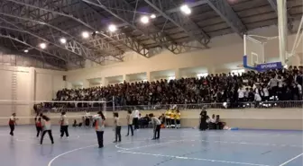 Suşehri'nde Liseler Arası Voleybol Turnuvası Düzenlendi