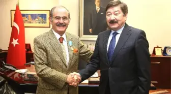 TÜRKSOY'dan Eskişehir Belediye Başkanı Büyükerşen'e Madalya