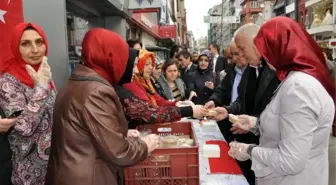 AK Parti Kadın Kolları'ndan Aşure Dağıtımı