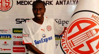 Antalyaspor'da Lamine Diarra'nın Sözleşmesini Uzatıldı