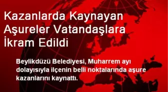 Beylikdüzü'de Vatandaşlara Aşure İkram Edildi