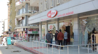 Kar Maskeli Soyguncular Çelik Kasayı Açıp 42 Bin Lirayı Aldı