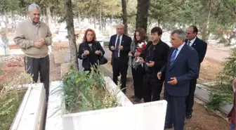 CHP'liler Öğretmenin Mezarına Ziyaret
