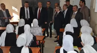 Afganistan'da Kız Lisesi'ne Malzeme Desteği